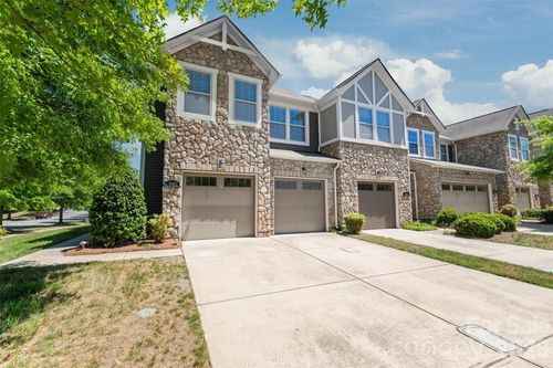 5662 Stone Wells Dr, Charlotte, NC, 28278-8037 | Card Image