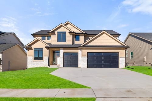 4660 177th St, Waukee, IA, 50263-6411 | Card Image