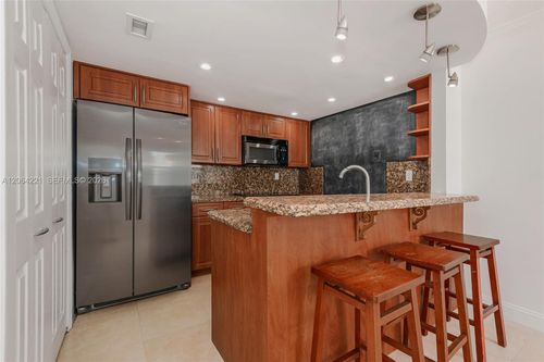 25-5-4520 Sw 68th Court Cir, Miami, FL, 33155-6858 | Card Image