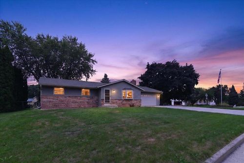 500 Hanks Hollow Trl, Deforest, WI, 53532-1409 | Card Image