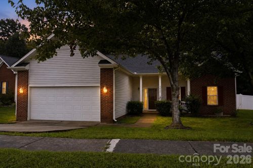 7632 Free Bird Ave, Charlotte, NC, 28216-2078 | Card Image