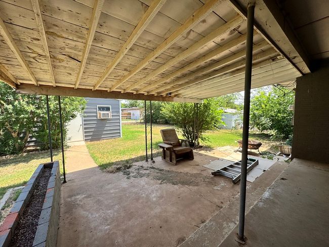 2203 40 Th St, House other with 3 bedrooms, 1 bathrooms and 2 parking in Snyder TX | Image 16