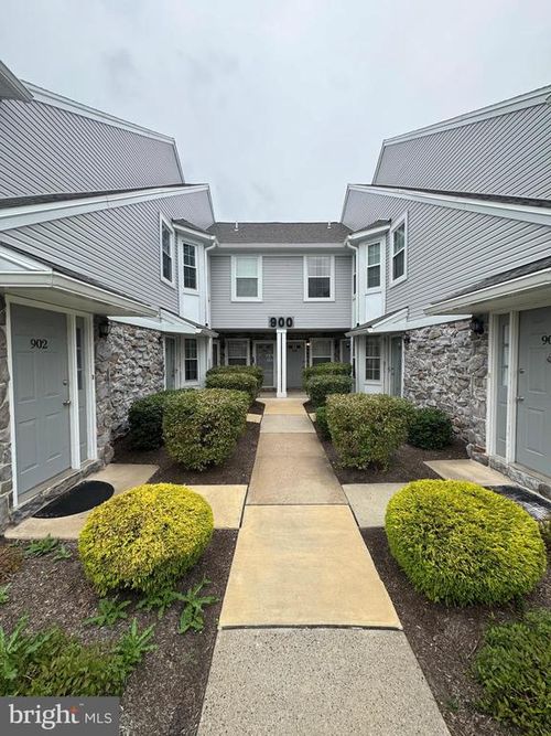 906 Mews Dr, SELLERSVILLE, PA, 18960-2742 | Card Image