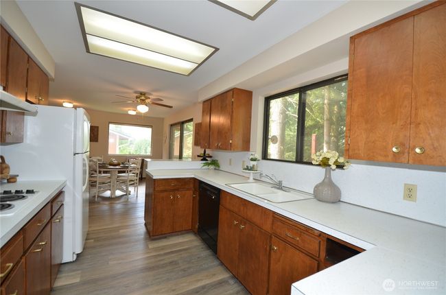 Kitchen | Image 10