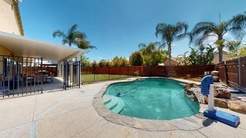 1708 Via Milano, Gustine, CA, 95322-9682 | Card Image