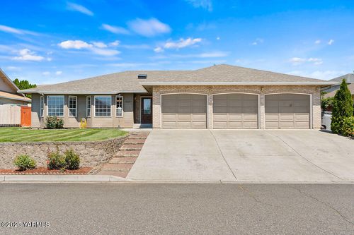 5071 N Sky Vista Ave, Yakima, WA, 98901-1620 | Card Image