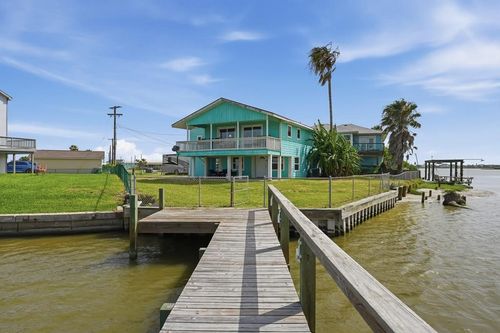 554 Copano Cove Rd, Rockport, TX, 78382-9524 | Card Image