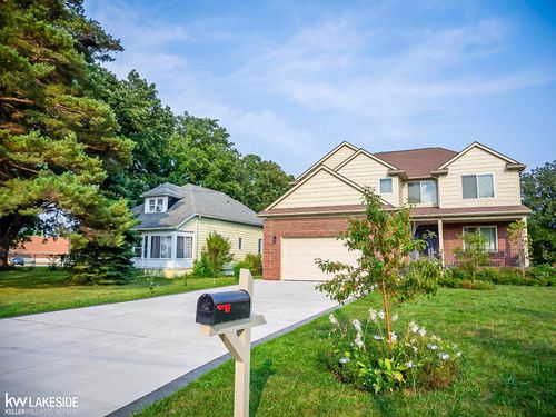 37440 Curwood Dr, Sterling Heights, MI, 48310-3520 | Card Image