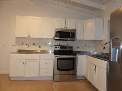 a-1572 Ne 149th St, Miami, FL, 33161-2639 | Card Image