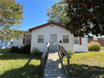 View of front of property featuring a front lawn | Image 2