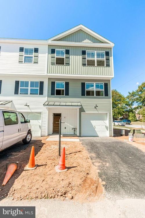 22-22 Landing Pl, YORK, PA, 17408-6375 | Card Image