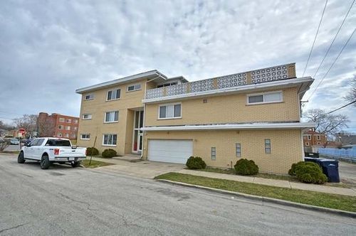 apt-2nw-8701 S Sacramento Ave, Evergreen Park, IL, 60805-1021 | Card Image