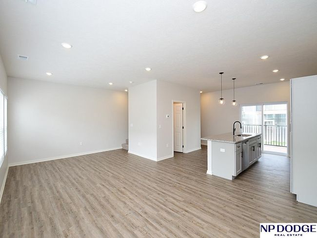 20856 S Plz, Townhouse with 3 bedrooms, 3 bathrooms and 2 parking in Elkhorn NE | Image 5