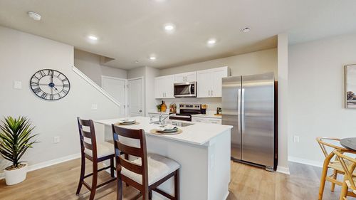 9431 Lovegrass Dr Sw, Cedar Rapids, IA, 52404-9203 | Card Image