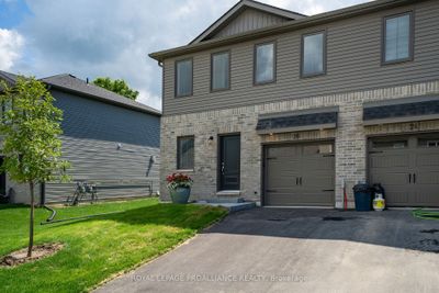 26 Campbell Cres, Home with 3 bedrooms, 3 bathrooms and 2 parking in Picton ON | Image 1