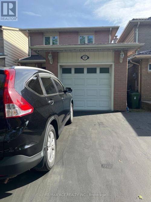 27 Woodsview Avenue, Toronto (West Humber-Clairville), ON, M9W6B9 | Card Image