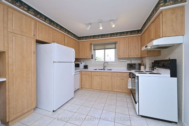 3 Henry Gate, House other with 4 bedrooms, 3 bathrooms and 9 parking in Nobleton ON | Image 12
