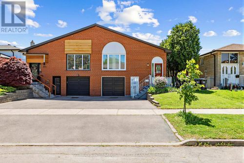496 Fendalton St, Mississauga, ON, L5B2L9 | Card Image