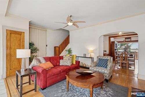 8109 4th Ave, North Bergen, NJ, 07047-5089 | Card Image