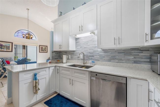 98 Lakepointe Cir, Townhouse with 3 bedrooms, 2 bathrooms and null parking in KISSIMMEE FL | Image 9