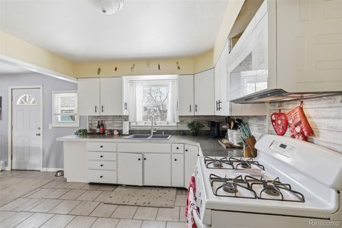 92 Hartley Street, Lapeer, MI, 48446 | Card Image