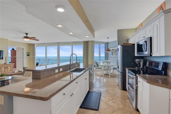 APT-7C - 3000 N Highway A1a, Condo with 3 bedrooms, 3 bathrooms and null parking in Hutchinson Island FL | Image 13