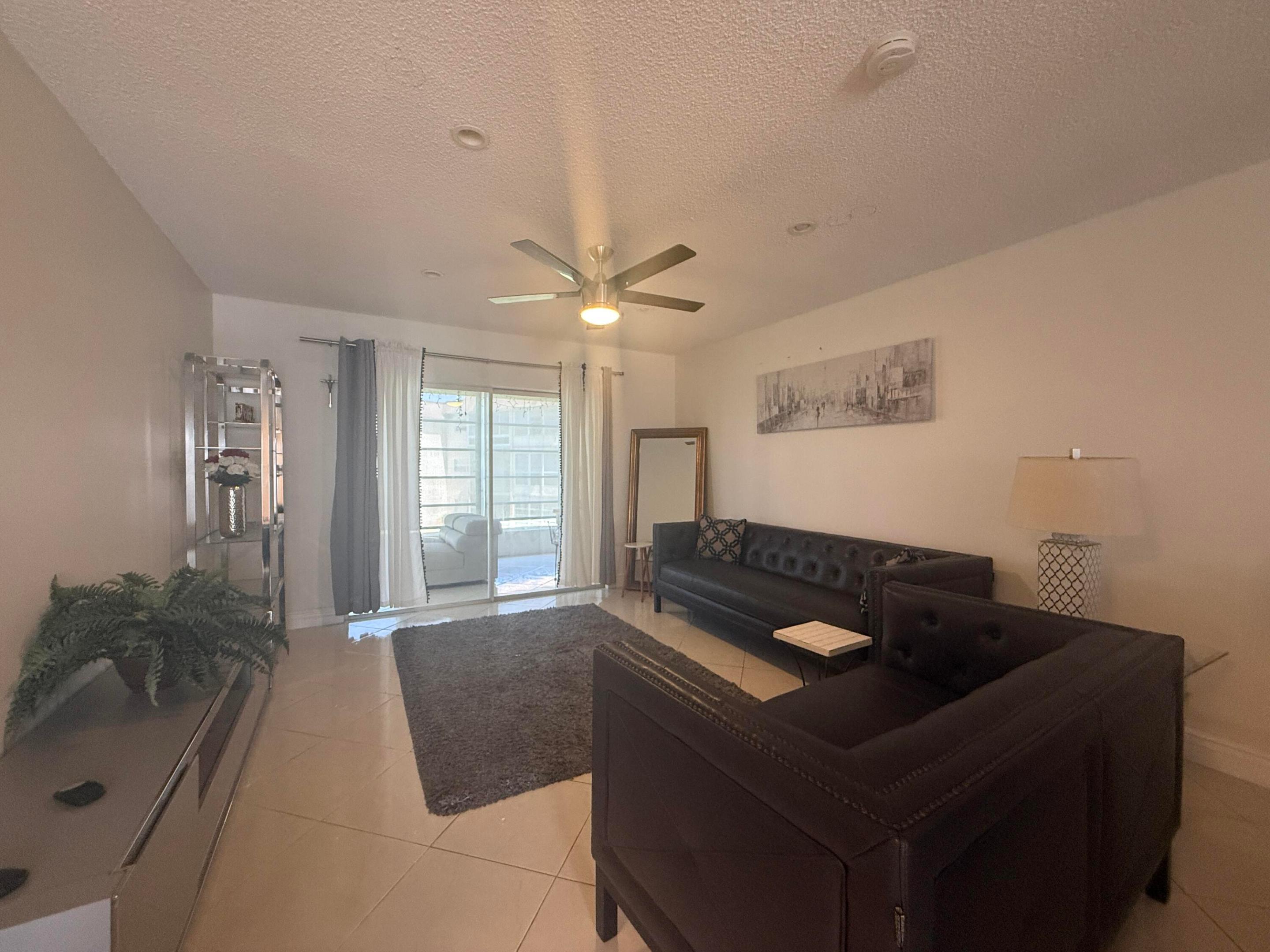 Residential Lease in Lauderdale Lakes 5