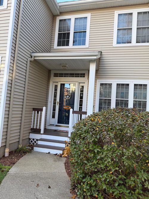 46-46 Chatham Dr, Bedford, NH, 03110-6871 | Card Image