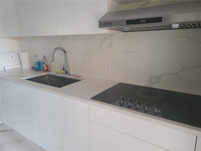 UNIT-103 - 300 E 4 Th St, Condo with 3 bedrooms, 2 bathrooms and null parking in Hialeah FL | Image 4