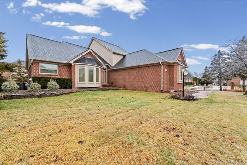 55206 Leonard Ct, Shelby Twp, MI, 48316-5319 | Card Image