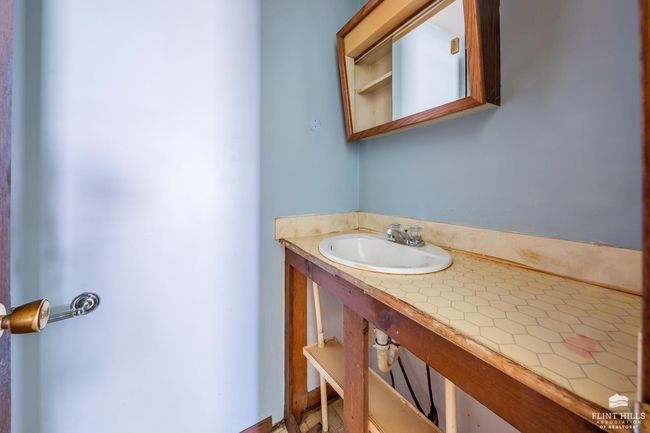 402 1 St St, House other with 4 bedrooms, 2 bathrooms and null parking in Saint George KS | Image 18