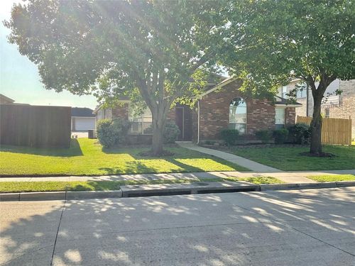 939 Clear Creek Dr, Mesquite, TX, 75181-4288 | Card Image