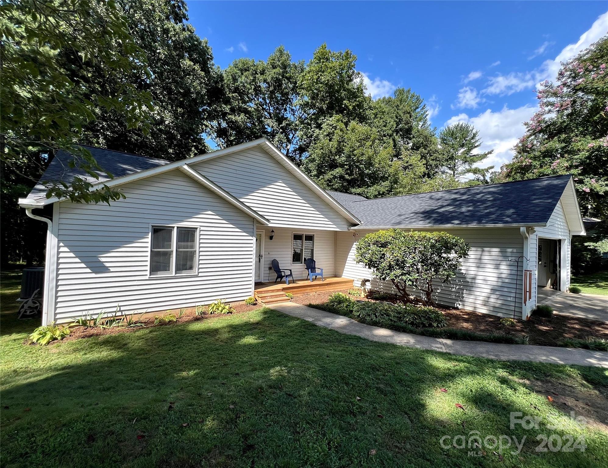 Bethany Woods Dr, Asheville, NC 28805