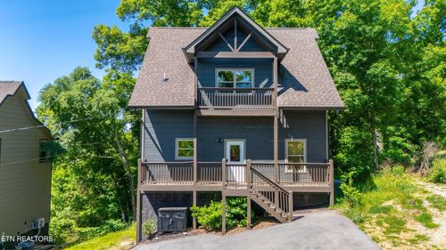 2127 Eagle Feather Dr, Sevierville, TN, 37876-0690 | Card Image