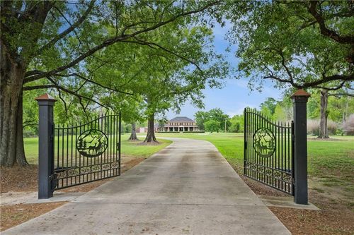 47442 River Rd, Hammond, LA, 70401-3906 | Card Image