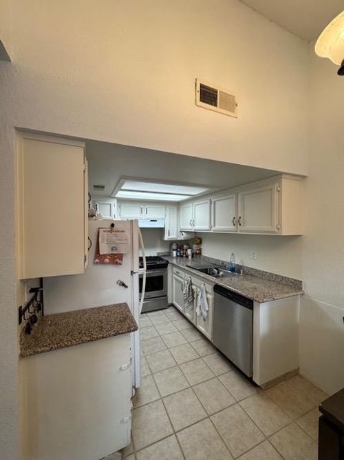 unit-178-5965 E Shields Ave, Fresno, CA, 93727-8063 | Card Image