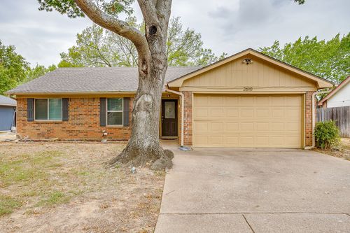 2610 N Casa Blanca Ct, Arlington, TX, 76015-1039 | Card Image