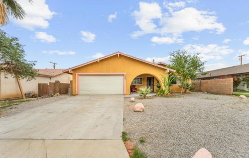 13547 Caliente Dr, Desert Hot Springs, CA, 92240-5811 | Card Image