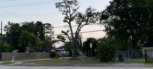 9905 Fulton St, Houston, TX, 77076-4925 | Card Image