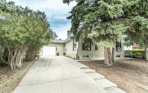 4812 Valiant Drive Nw, Calgary, AB, T2Y3B4 | Card Image