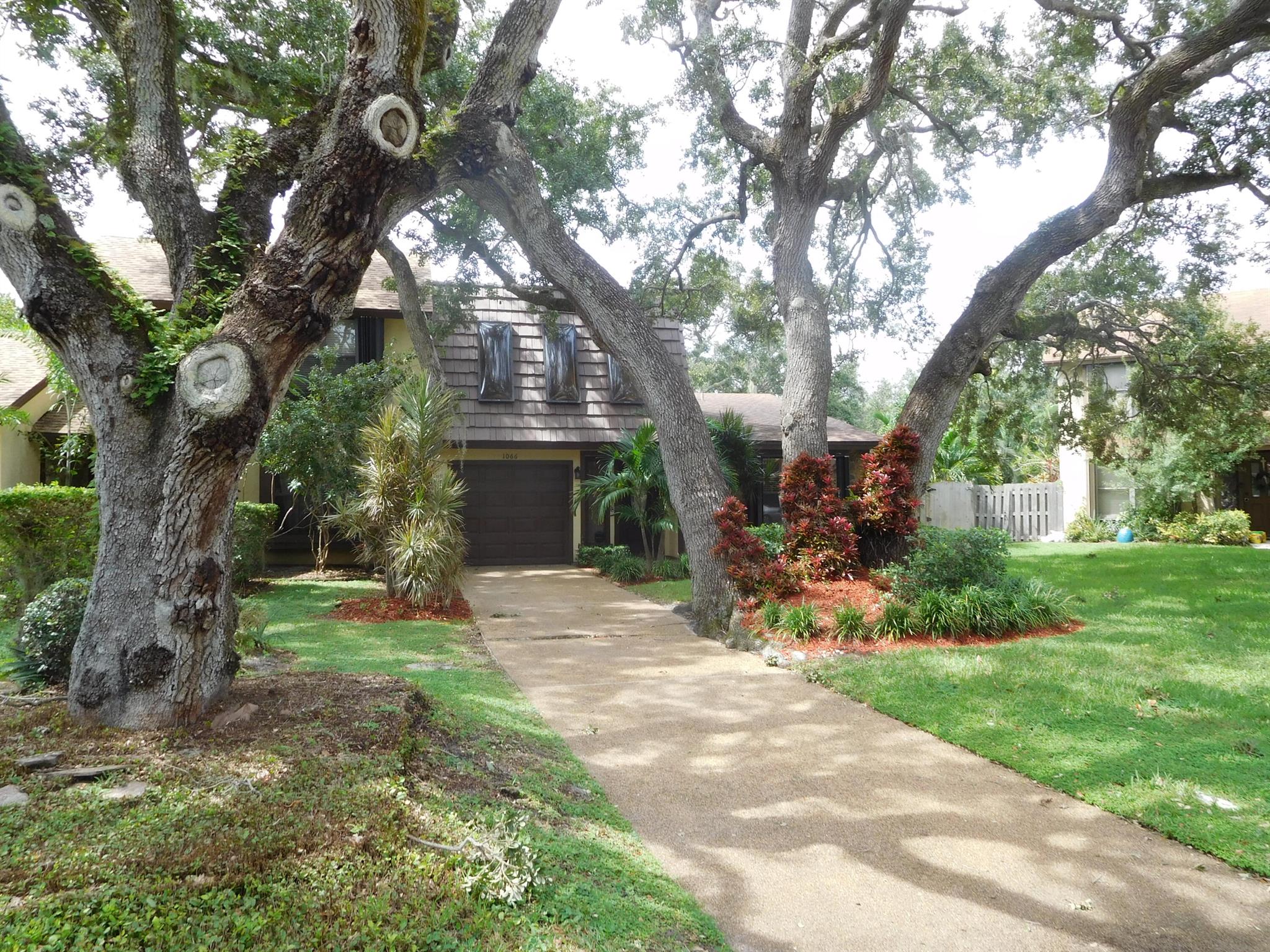 Raintree Ln, Palm Beach Gardens, FL 33410