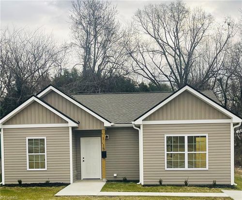 1015 Sharon St, High Point, NC, 27260-7633 | Card Image