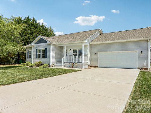 464 Riverwind Dr, Hendersonville, NC, 28739-8742 | Card Image
