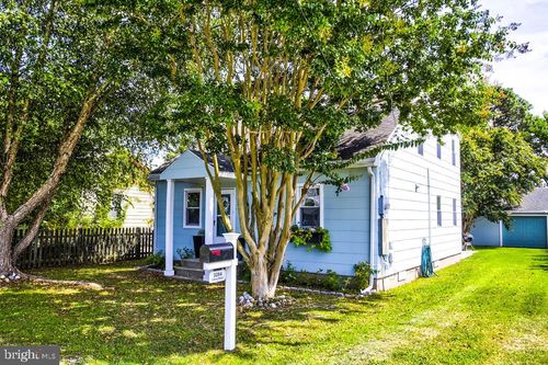 3284 Colona St, CHINCOTEAGUE ISLAND, VA, 23336-1529 | Card Image
