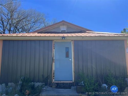 518 W 1st St, Hominy, OK, 74035-2002 | Card Image