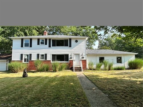 201 W Glendale St, Bedford, OH, 44146-3275 | Card Image