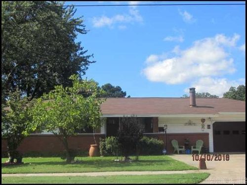 5709 Camp Robinson Rd, North Little Rock, AR, 72118-3671 | Card Image