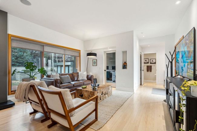 47 Patterson Dr Sw, House other with 4 bedrooms, 4 bathrooms and 5 parking in Calgary AB | Image 5