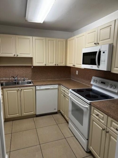 apt-508-6950 Nw 186th St, Hialeah, FL, 33015-3293 | Card Image