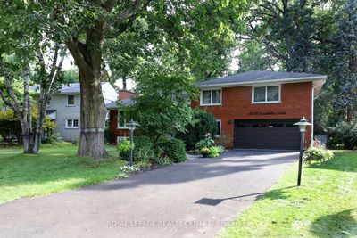 3338 Enniskillen Cir, House other with 4 bedrooms, 3 bathrooms and 8 parking in Mississauga ON | Image 1